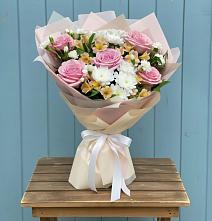 Букет цветов из:  Гвоздики, Орхидеи и Розы в Осаново-Дубовое
