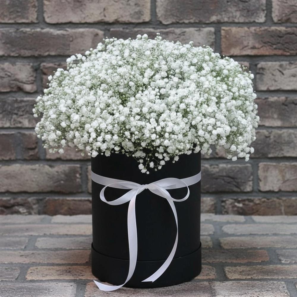 Цветочная композиция из Гипсофила в шляпной коробке в Осаново-Дубовое