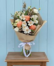 Букет цветов из:  Альстромерии, Лизиантусы, Розы и Хризантемы в Осаново-Дубовое