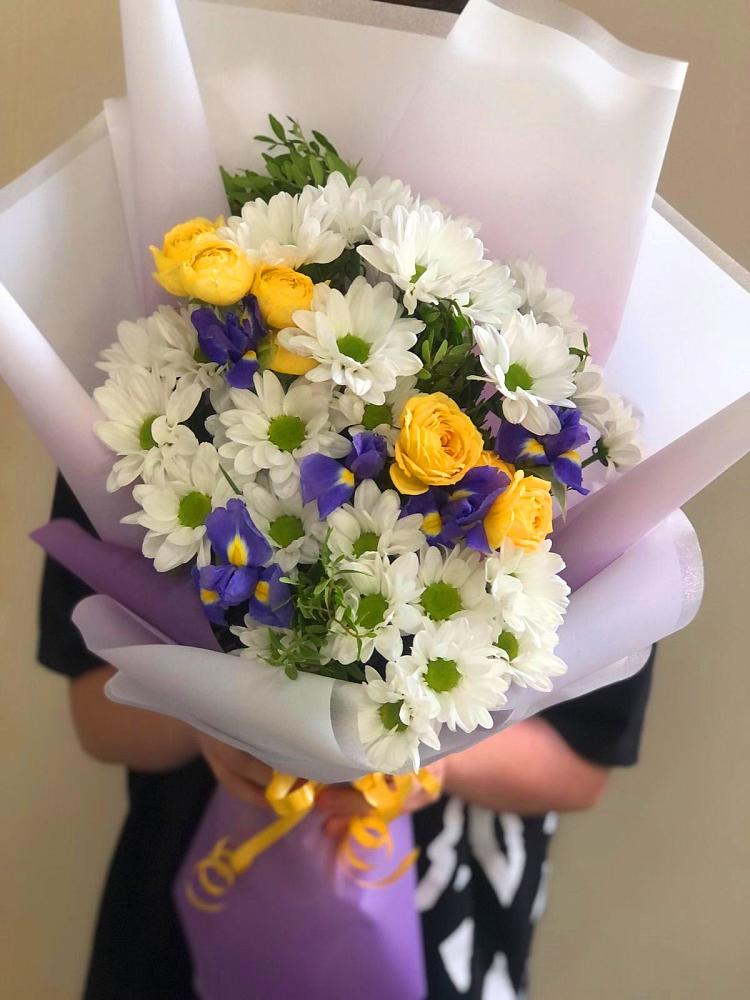 Букет цветов из: Ирисы, Хризантемы и Розы в Осаново-Дубовое