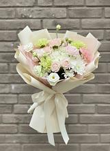 Букет цветов из:  Гвоздики, Розы, Лизиантусы и Хризантемы #REPLACE_PRED# Осаново-Дубовое