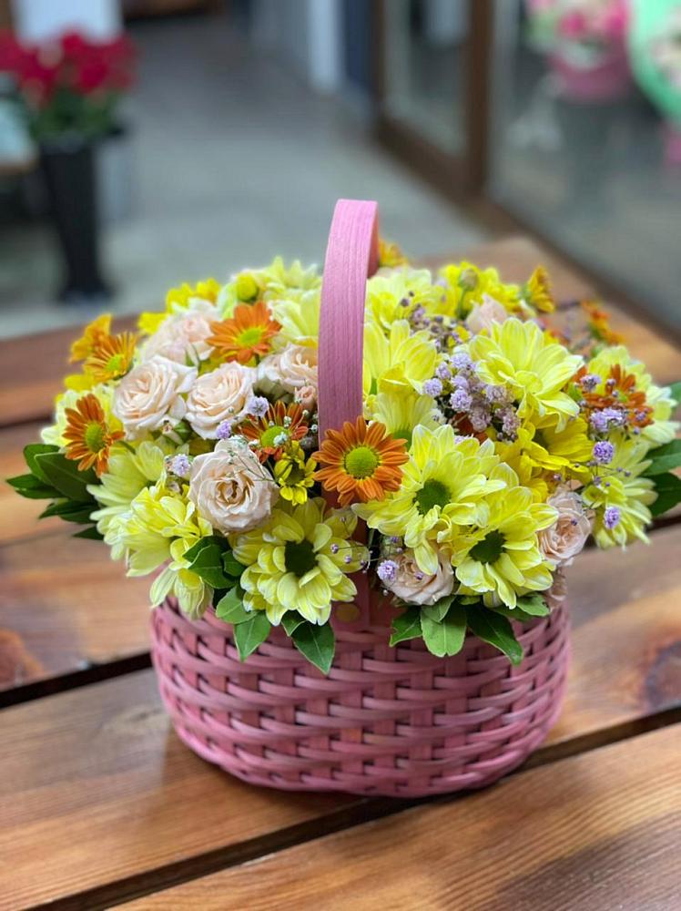 Цветочная композиция из Хризантемы и Розы в корзине в Осаново-Дубовое