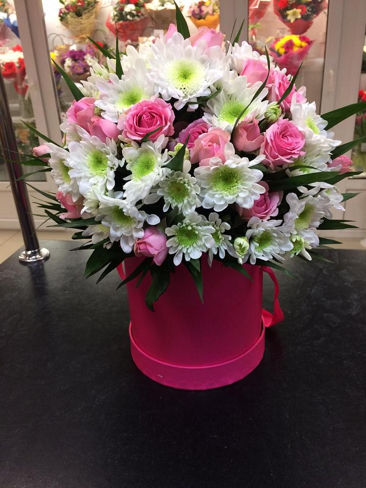 Цветочная композиция из Розы и Хризантемы в шляпной коробке в Осаново-Дубовое