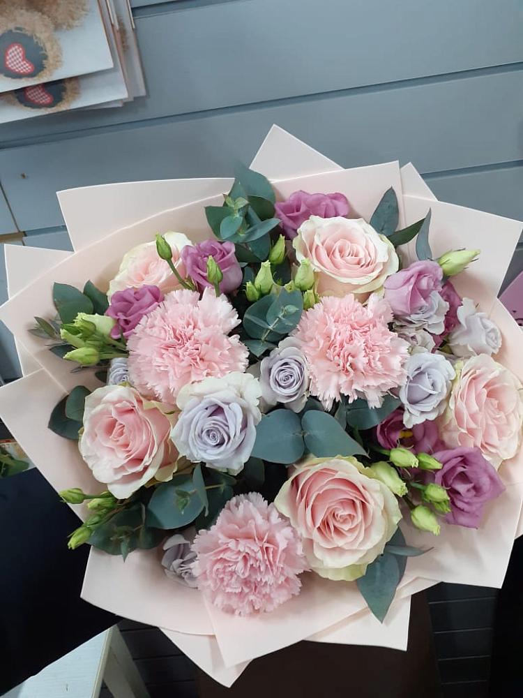 Букет цветов из: Розы, Гвоздики и Лизиантусы в Осаново-Дубовое